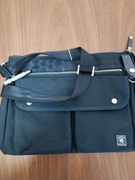 Porter 黑色斜背包