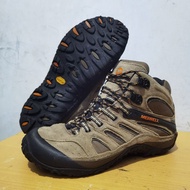 MERRELL GORE-TEX 43 Hiking Shoes