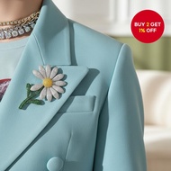 Stylish Large Daisy Brooch for Women, Diamond-Studded Alloy Sunflower Pin, Elegant Accessory for Clo