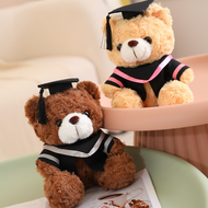TRADER 23ซม. ค่ะ ตุ๊กตาหมีเท็ดดี้ เล็กๆน้อยๆ บัณฑิตจบการศึกษา ตุ๊กตาดร. หมี ของใหม่ ชุดรับปริญญา ตุ๊