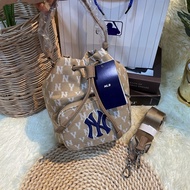 กระเป๋า MLB NY Mini Hand bag ทรงขนมจีบ ใส่โทรศัพท์ได้ทุกรุ่น ด้านในซับสกรีน mlb