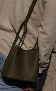ราคาโปรโมชั่นพิเศษ (Matcha Green) KLYNN Biscuit Bag กระเป๋าหนังแท้ พร้อมส่ง