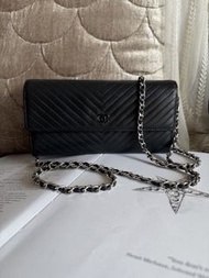 多年正版正貨商標門市現貨 可免息分期 chanel black leather chevron leather long wallet 黑色 v紋 長銀包 袋 中古 復古 日本中古 古董袋  wall