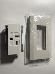【漢克李記商行】國際牌 WTDFP 3620K 星光系列220V雙插座附贈面板蓋與底盒【二手品】