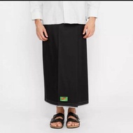 SARUNG POLOSAN HITAM ATLAS FAVORIT 500