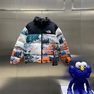 THE NORTH FACE x INVINCIBLE Printed NuptseJacket 雪山基地營厚款寬松羽絨服 冬季 男女同款 多色