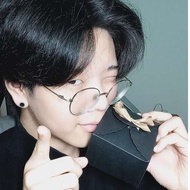 Real Random Gift Korean with 10k Instagram followers sent a gift.