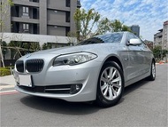 巴伐利亞的榮耀 BMW 寶馬 F10 523i 8速手自排 L6 自然進氣 新車價格270萬 2012年款式 2011年03月出廠 2011年05月領牌 換檔撥片 真皮座椅 定速巡航  藍牙系統 恆溫