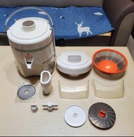 鳳梨牌果菜榨汁機豆漿研磨機廉讓 附兩本食譜操作手冊 配件有欠缺請見圖三 金鳳梨豆漿研磨機