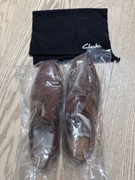 Clarks 皮鞋