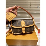 Full Set Gift Box Packaging with Silk Scarf nano Diane Cowhide Underarm Baguette Size 18 12cm