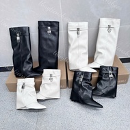 Women's straight-leg boots with buckles Fashionable women's boots with pointed toe and 6p heel FORM 