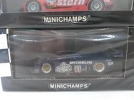 MINICHAMPS 1/43 Sauber Mercedes C-9 No 61 (藍色, 展示盒頂有傷痕)