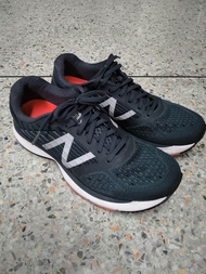 NEW BALANCE 860 V9 รองเท้าผ้าใบแท้ รองเท้าวิ่งผู้ชายมือสอง หน้าเท้า 2E สวยเดิม สภาพดีพอใข้