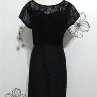 ROBYN HUNG 洪英妮設計師 降價黑色花朵蕾絲透膚款桑蠶絲假兩件式修身顯瘦洋裝