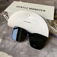 代購 新品GENTLE MONSTER墨鏡 Her 明星同款墨鏡 GM墨鏡 男士墨鏡 女士墨鏡 情侶太陽眼鏡 黑色方框墨鏡 大框墨鏡 板材墨鏡 時尚潮流墨鏡 開車墨鏡