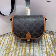 Celine Arc de Triomphe Presbyopia FOLCOTRIOMPHE Canvas Medium Saddle Bag191502Saddle Bag Female Bag 