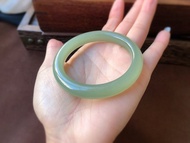 天然和田玉青海料玉鐲 圈口55mm 做工精緻 色澤清新淡雅