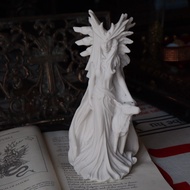 European Style Hekate Goddess Statue Decorative Ornaments Resin Handmade Craft Desktop Decoration Pi