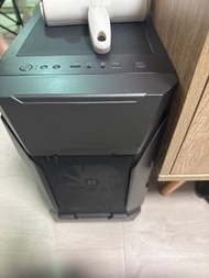 電腦主機
