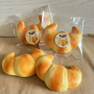 Slow Rising Squishy - Croissant
