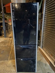 日立三門雪櫃，黑色玻璃面