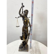 Bronze statue of the goddess of Justice, 45cm high (50cm to weigh) in antique smoked color, living r