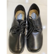 Get Coin Student Shoes Bata Boys Number 39 (6) Very Good Condition.