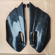 Rear seat wing cover set right/Kiri YZ 85 OLD
