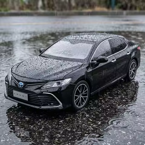 1:18 Toyota Camry Hybrid Mid Size Hybrid Sedan Alloy Diecast Model Car Home Decoration And Collectib