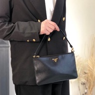 【 日本直送 名牌中古包 】PRADA 普拉達 手提包 黑色 Logo 皮革 Saffiano 迷你包 vintage
