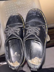 Dr. Martens 黑色皮鞋