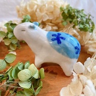 【手作陶藝】水豚瓷偶-藍色小花 手作陶藝