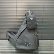 Prada普拉達胸包 斜挎包 Outlet原廠產品 免運費