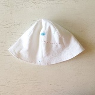 棉麻白/夏天帽子:站在高高台上晴朗的日子