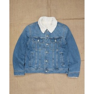 GU Uniqlo Jaket Jeans Denim Sherpa Trucker Jacket Vintage Classic Retro Rugged Style