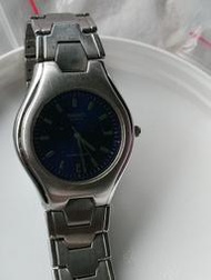 Casio 卡西歐早期水藍色字盤原廠不鏽鋼錶帶石英手錶/正面外觀有撞點、刮痕等使用痕跡