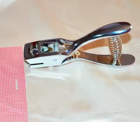 New Silver Metal Hand Slot Machine Certificate Photo Badge Hole Punch Puncher Tool High Quality