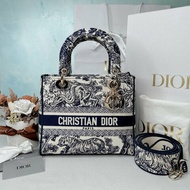 DIOR Lady D-Lite中號刺繡黛妃包