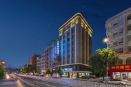 Yuanfeng Hotel (Wuzhou Cenxi Zhangmu Ancient Street Branch)