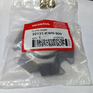 22131 KWN 900 ROLLER HOUSING PLATE VARIO 125 150 ESP ORIGINAL 22131KWN900 HGP