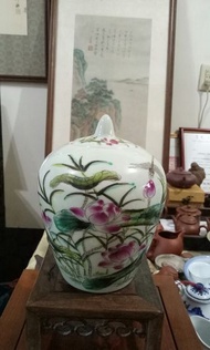 中國荷葉紋圖瓷器蓋瓶(居仁堂製印款
