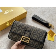 FENDI Presbyopic Baguette Autumn Winter Retro Baguette Presbyopic Baguette Baguette Bag Underarm Bag