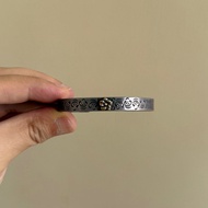 First-arrow's Flat hammered, 8mm arabesque carving bungle with K18 S size flower