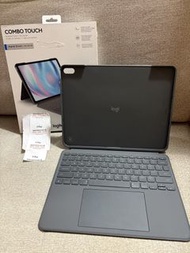 Logitech Combo Touch 鍵盤 (iPad Air 13" M2, M3 M4)