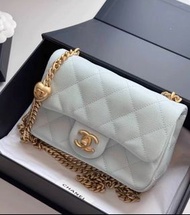 CHANEL 絕版‼️24P 淺藍色愛心扣Mini CF😍 難得美色配荔枝牛皮 復古金球🩵 未使用品 芯片款 有塵袋 盒 💰30500