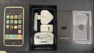 Apple iphone 第一代 全新原裝配件連盒一套（內沒有電話）