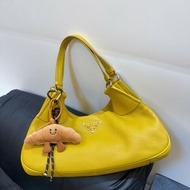 Prada 姜黃色hobo 肩背包