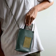 【橄欖的採果袋】植鞣牛皮手機包 綠色皮革側背包 手機袋 iPhone