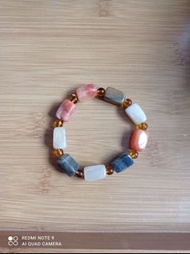 天然新彊金絲玉手串